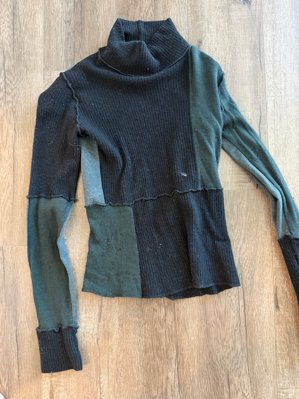 Maison Martin Margiela Colorblock Ribbed turtleneck in Black & Dark Green - Picture 1 of 3